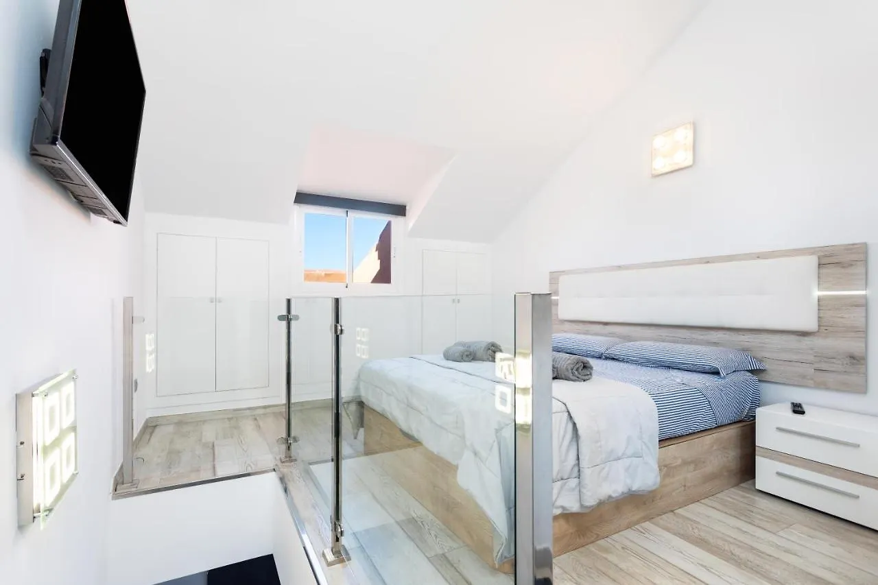 Apartment Playa Las Vistas With Breathtaking Sea View, Only 100 M To The Sea, Heated Pool, Aircondition For A Fee, Wifi 美洲海滩
