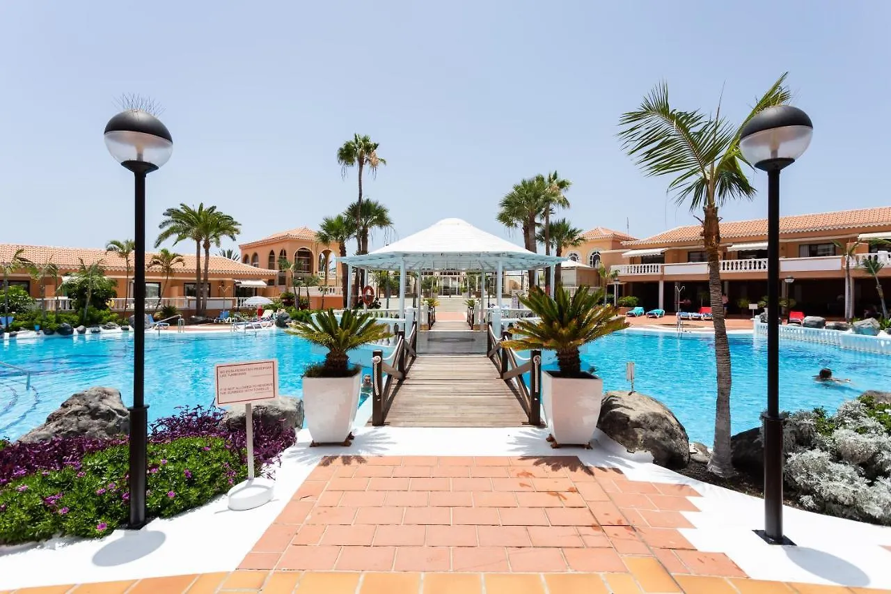 Seaside Haven: Las Vistas Apartment with Pool and Ocean Views Playa de las Americas   Playa de las Americas (Tenerife)